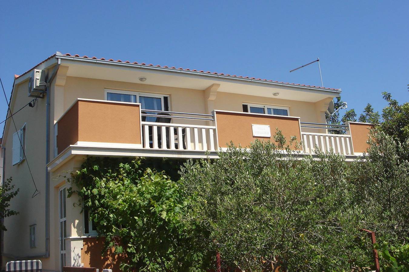 Entire apartment, Two bedroom apartment with terrace and sea view Drvenik Mali, Drvenik A-16787-b in Drvenik Mali and Veli