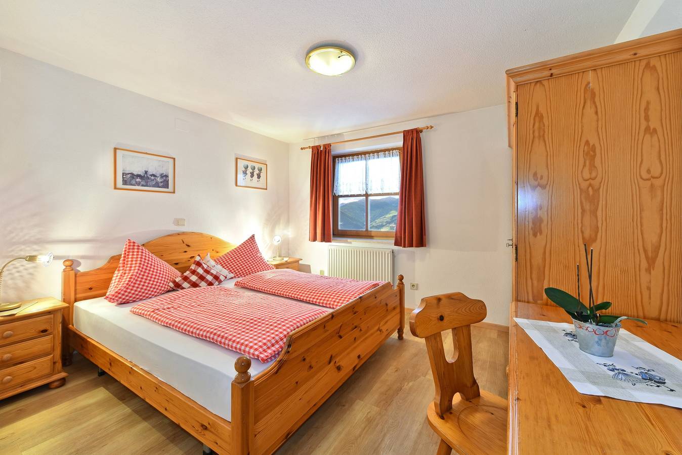 Appartamento intero, Appartamento "Birkenhof - Wohnung Ortler" con vista sulle montagne, balcone e Wi-Fi in Sluderno, Saldurkamm