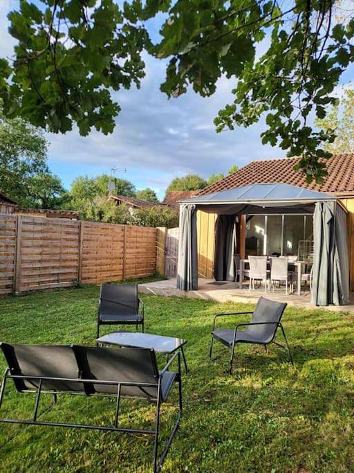 Location de vacances pour 4 personnes, avec jardin à Queyssac