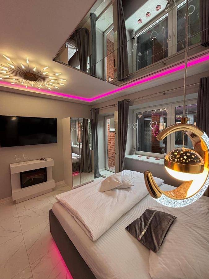 Apartament "Love Island" Jacuzzi Spa z dużą wanną z hydromasażem dla Dwojga in Gniezno, Wielkopolska