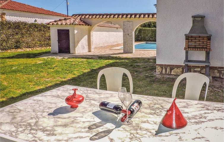 Prístina terraza junto a la piscina in Montroig, Costa Dorada