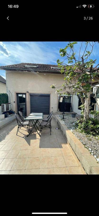 Three-Bedroom House in Marsannay-la-Côte, Région de Dijon
