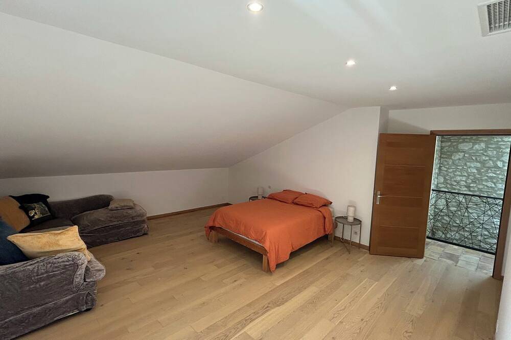 Luxury air-conditioned house with garden in Rochefort-du-Gard, Nimes region