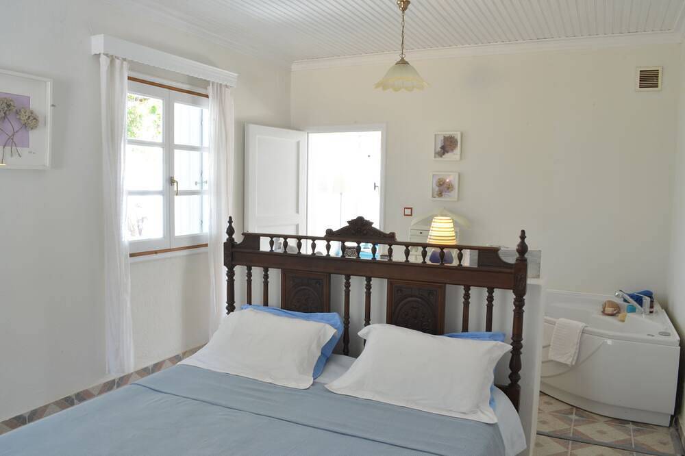 Villa Elea,superb sea view , nearby beach and town. in Skopelos Stadt, Sporaden