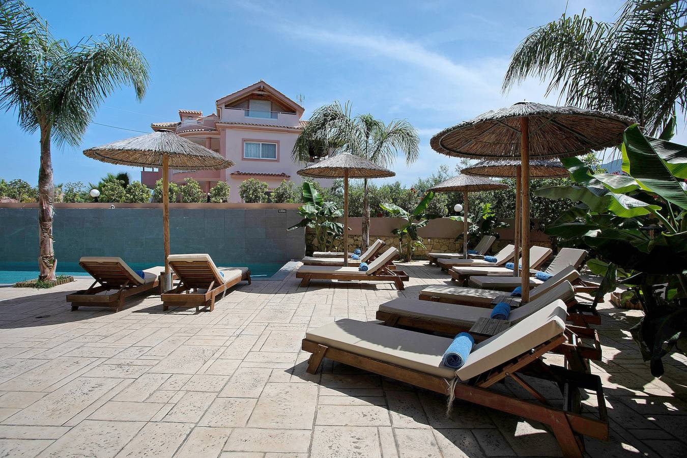 Entire apartment, Holiday Apartment "Villa Dionysia Apartment A1" with Shared Pool & Wi-Fi in Alykanas, Alykes