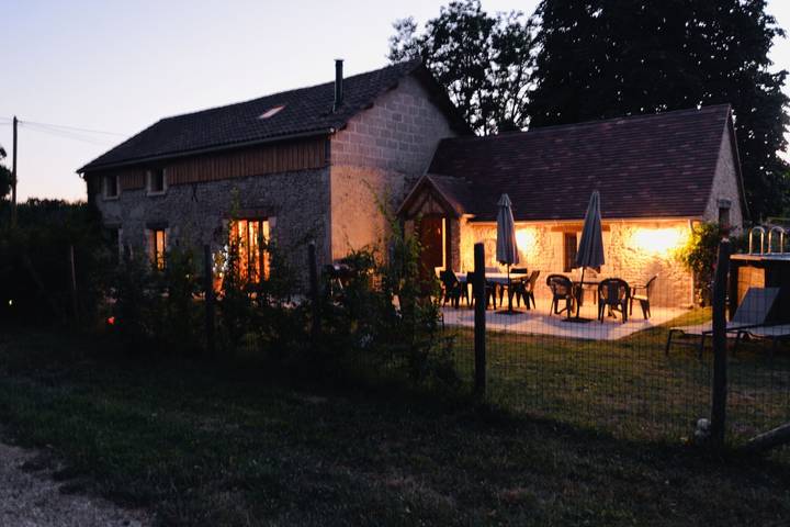 Gîte pour 8 personnes, avec terrasse ainsi que vue et jardin à Trémolat - 2