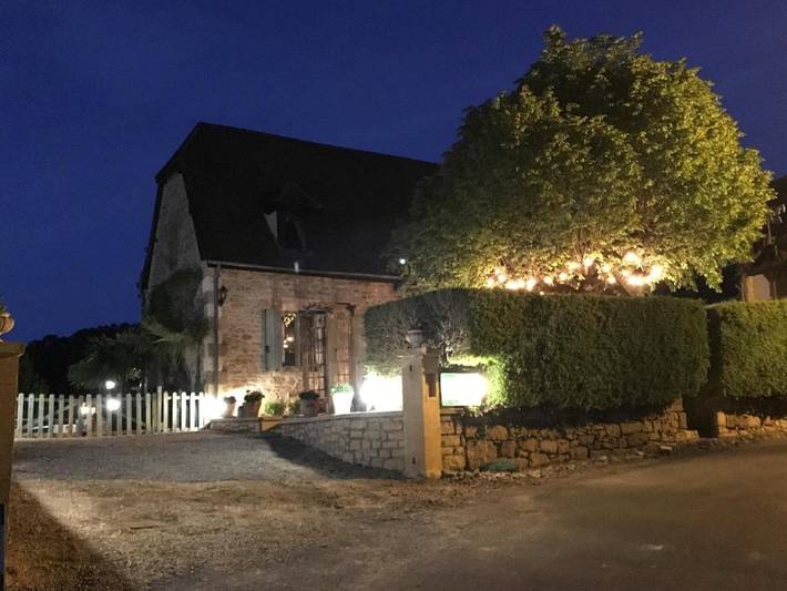 Chambre d’hôte pour 3 personnes, avec vue ainsi que jardin et piscine