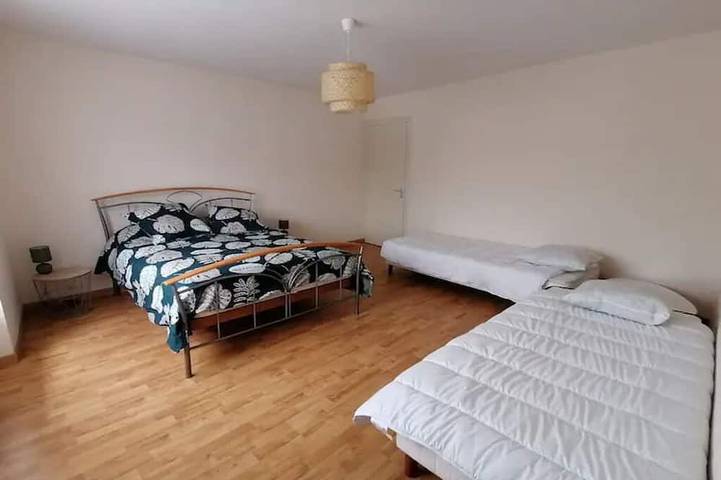 Location de vacances pour 12 personnes, avec terrasse et jardin à Chambretaud - 3