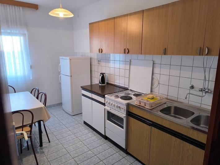 Ferienwohnung für 4 Personen, mit Balkon/Terrasse in Primosten - 2