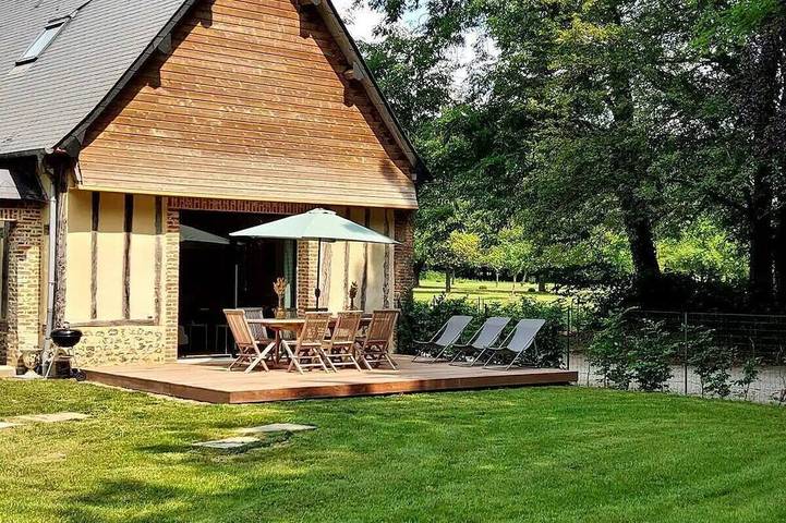 Location de vacances pour 7 personnes, avec jardin et terrasse à Cottévrard