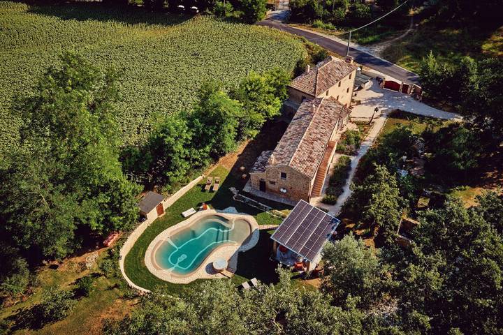Appartamento intero, Un mulino in pietra tra bosco ripariale e laghetto in Mombaroccio, Valle del Metauro