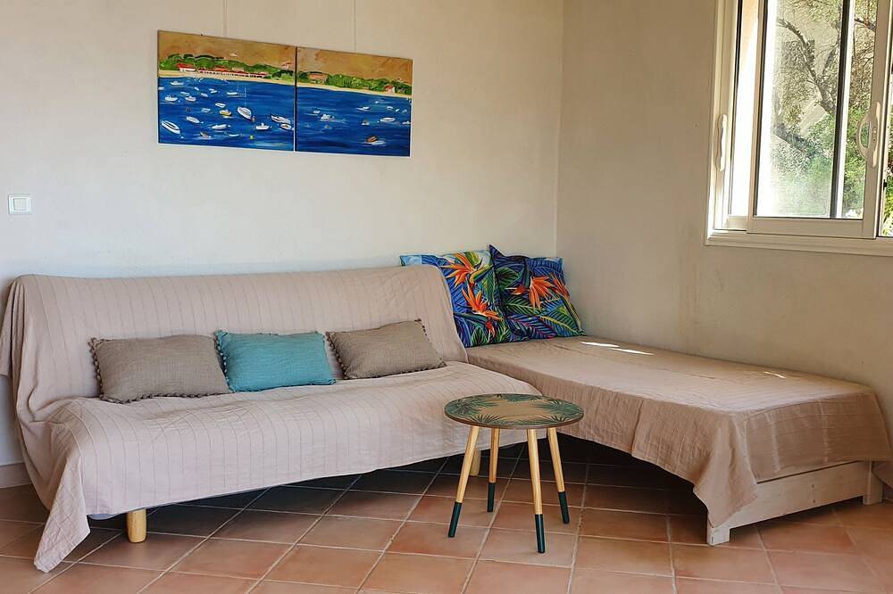 Appartement entier, Rez-de-jardin dans villa face à la mer. in Sagone, Vico