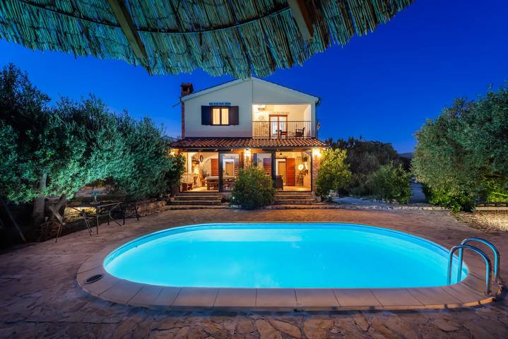Villa für 16 Personen, mit Pool und Garten sowie Meerblick in Rogoznica