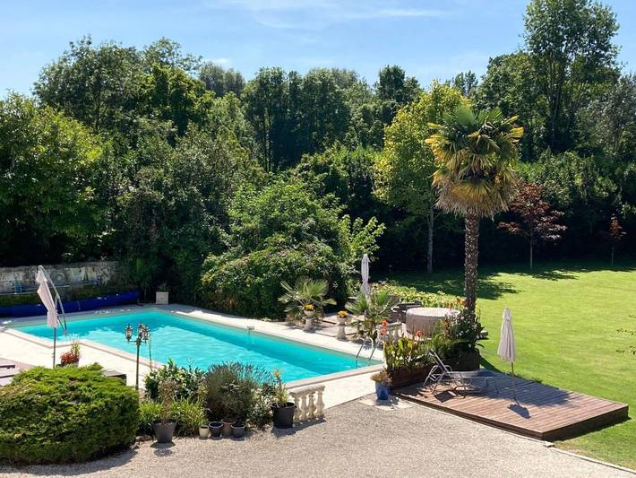Gîte pour 5 personnes, avec vue ainsi que jardin et piscine, animaux acceptés à Vervant