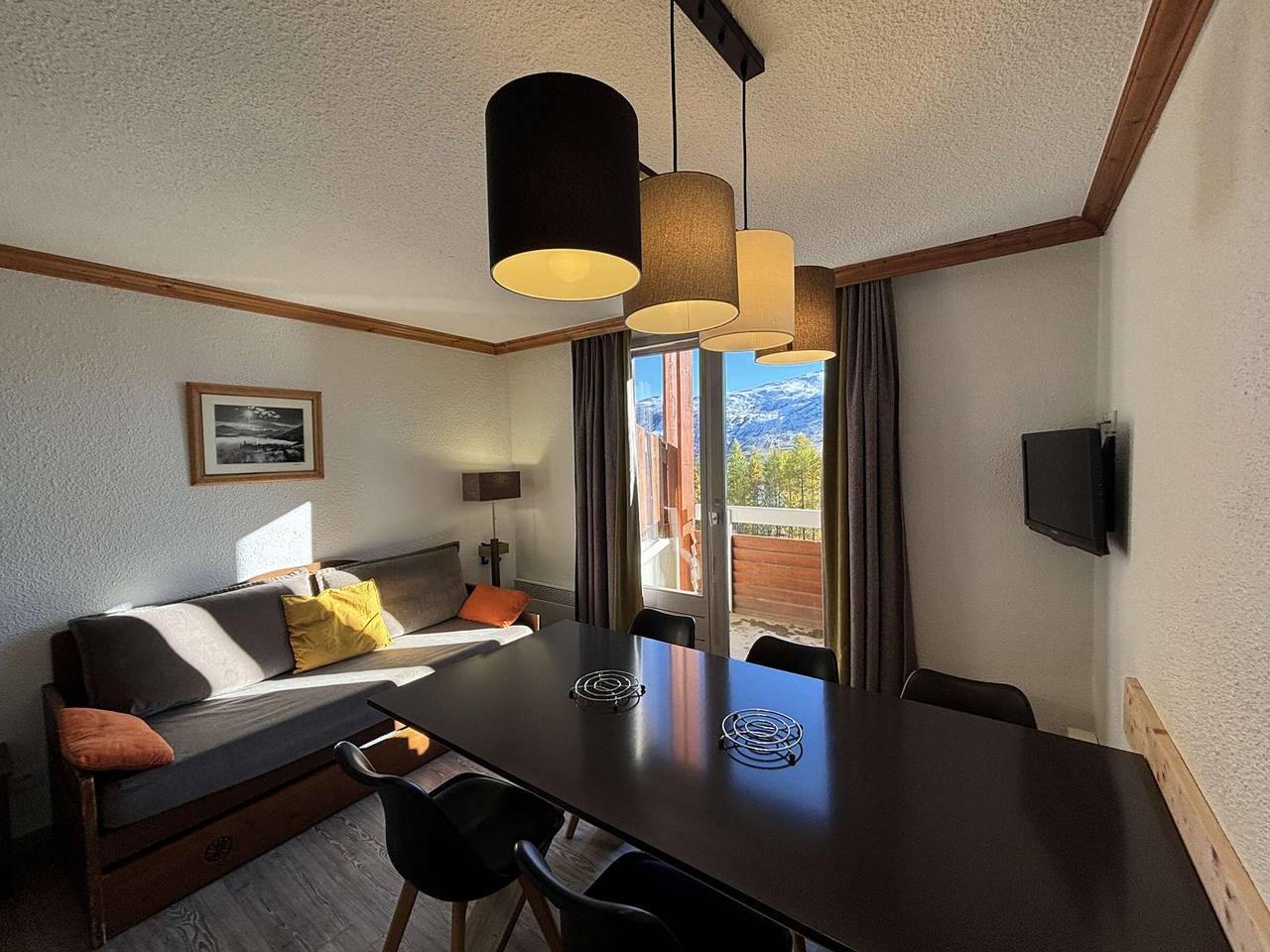 Entire apartment, Duplex 2Br Ski-In/Out, Pool & Sauna Access, Sleeps 6, Close to Shops - Alpe d'Huez in Huez, Écrins National Park