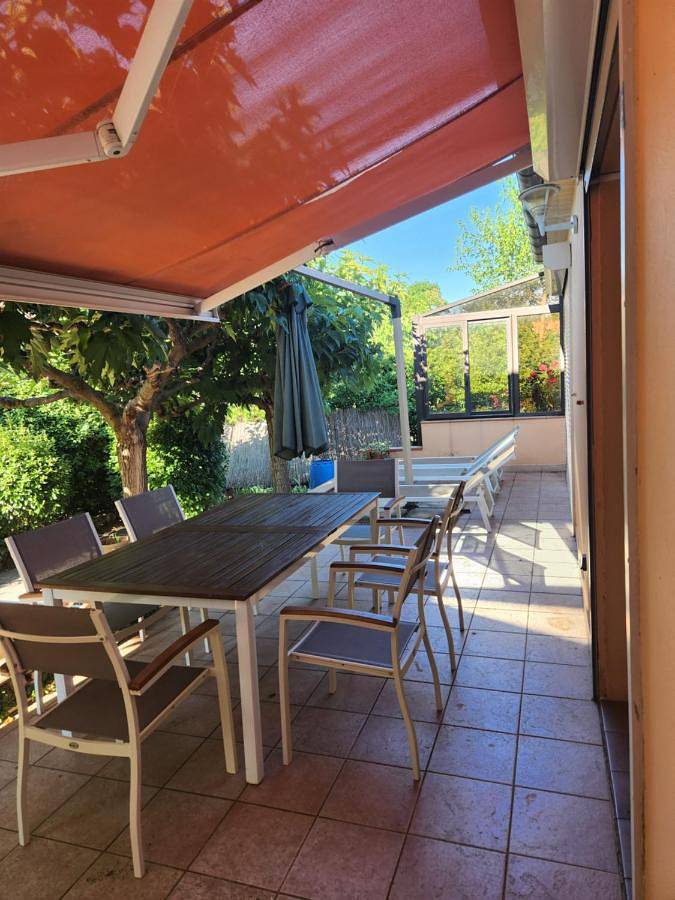 Location de vacances pour 6 personnes, avec jardin à Saint-Chinian