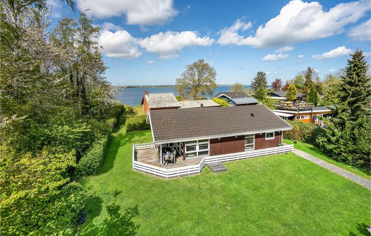 Feriehus for 6 personer, jacuzzi og sauna i tillegg til hage og terrasse i Middelfart