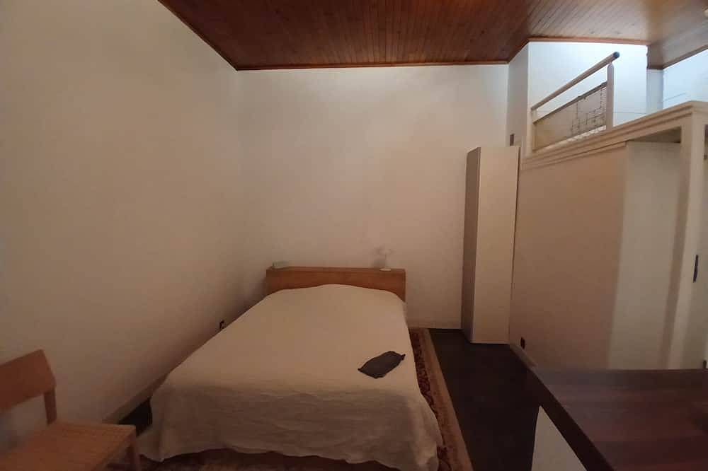 Ganze Wohnung, Studio, close to the Exhibition Center. in Issy-les-Moulineaux, Hauts-de-Seine