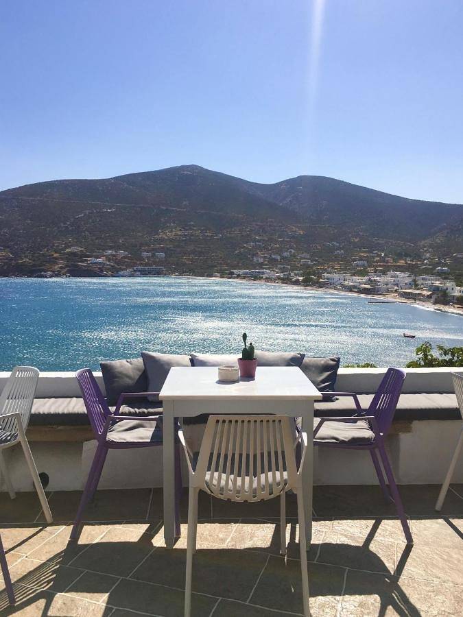Location de vacances pour 2 personnes, avec balcon ainsi que vue et piscine dans Platis Gialos Sifnos - 2