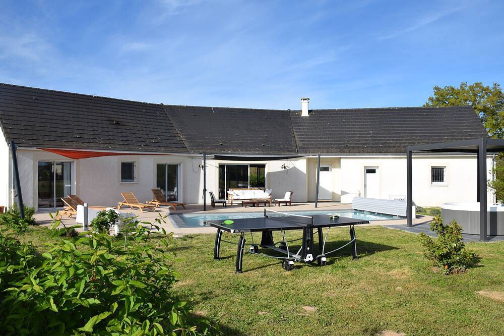 Maison de vacances climatisée avec piscine, Spa, sauna – idéale familles & amis in Bourbon-Lancy, Région de Charolles