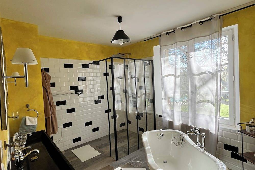 Peaceful charming cottage in the heart of the Gers countryside in Gondrin, Gers