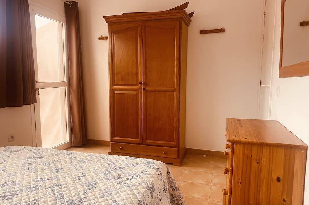 Spacious 3 bed/2 bath house, on a gated complex, Fibre Wifi. Two communal pools. in Costa de Antigua, Antigua