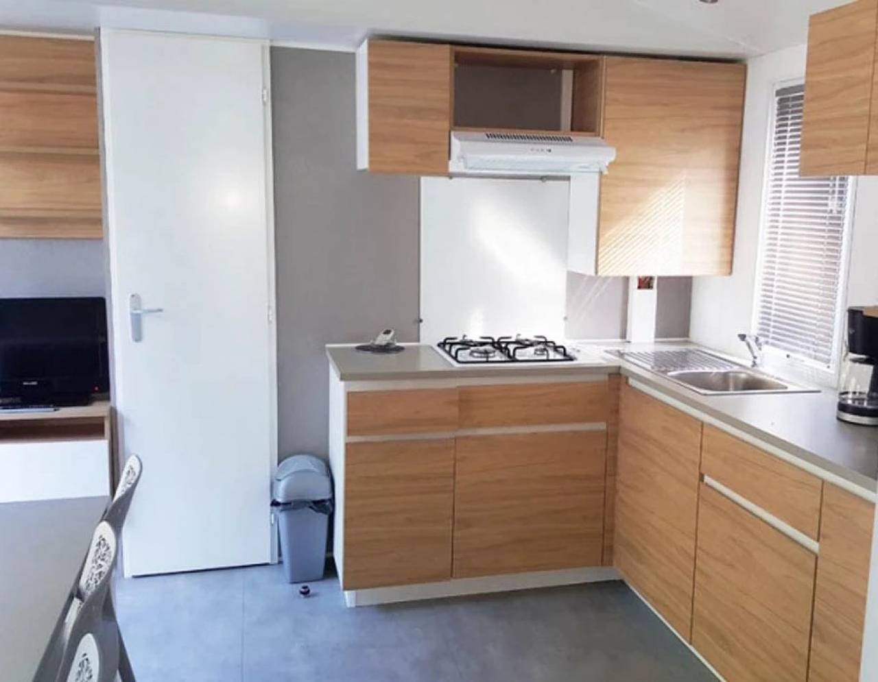 Zecamping 4 étoiles mobil-home Tv clim 36m2 in Saint-Cyprien, Côte méditerranéenne (France)