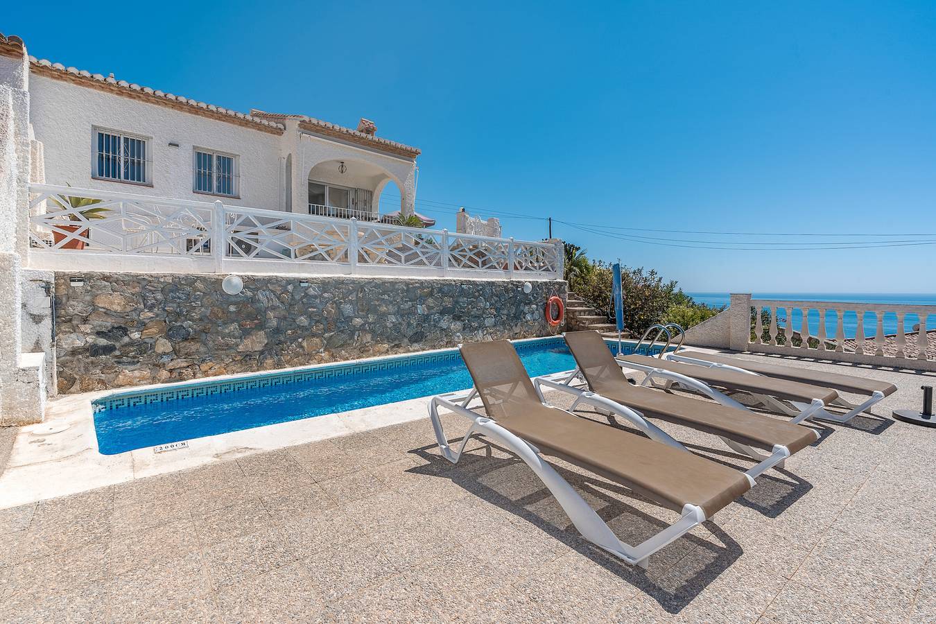 Villa Dos Vistas mit Meerblick, Pool, Garten und Wlan in Curumbico, Almuñecar
