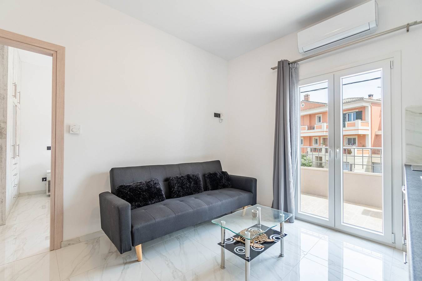 Apartamento entero, Apartamento 'Rozario 1' con balcón, Wi-Fi y aire acondicionado in Alepou, Corfú
