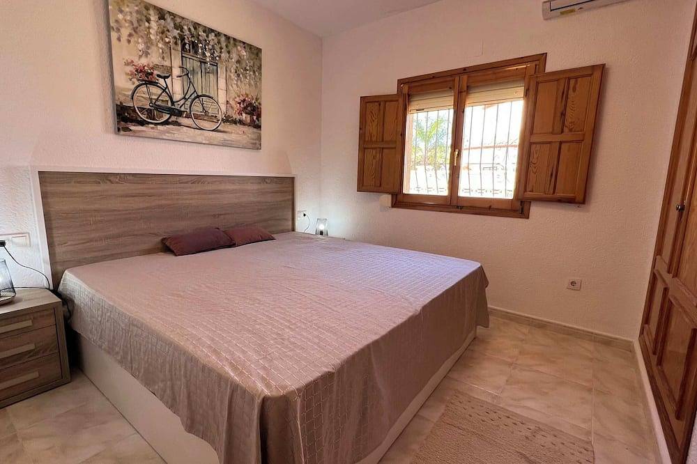 , Buganvilla, Sehr gepflegte Villa nur 500 Meter zum Meer in Almadrava, Costa Blanca