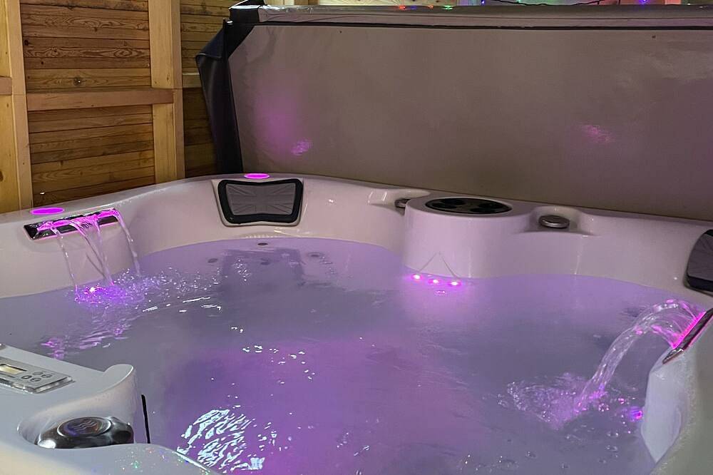 Newly refurbished spacious town house with Hot Tub in Lincoln, Lincolnshire