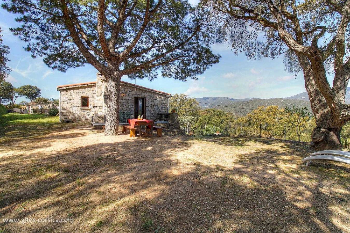 Casa rural a orillas del río con aparcamiento y terraza in Sollacaro, Distrito de Sartène