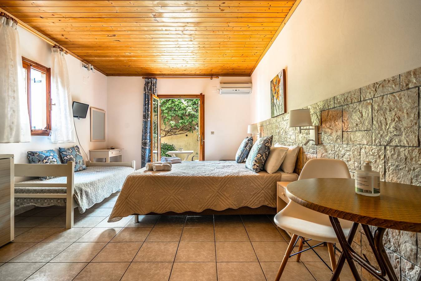 Entire studio, Studio Apartment 'Marketos Studio 1' with Shared Pool, Wi-Fi and Air Conditioning in Kefalonia