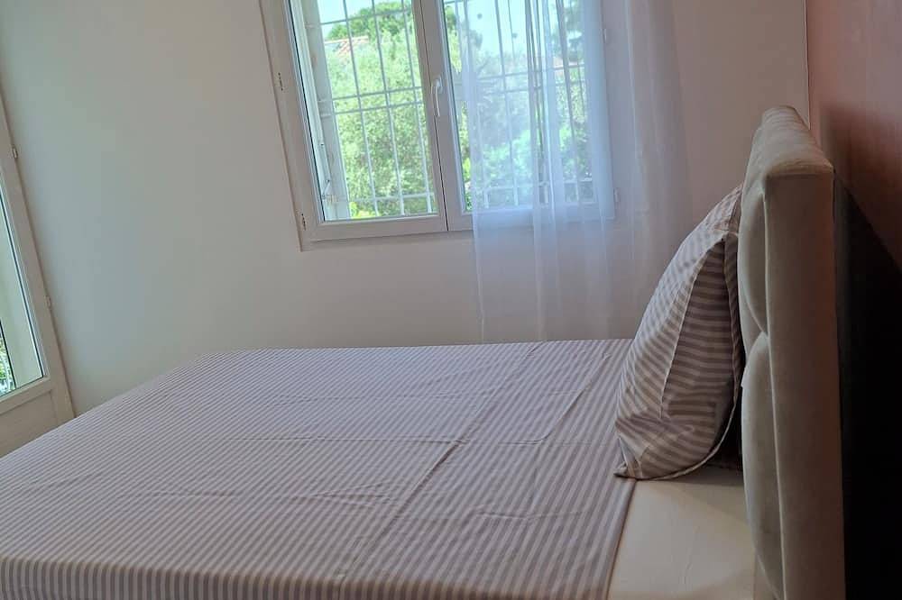 Lady Rose Nîmes : Large Charming House with Garden, Ideal for Groups (14 pers) in Caissargues, Region de Nimes