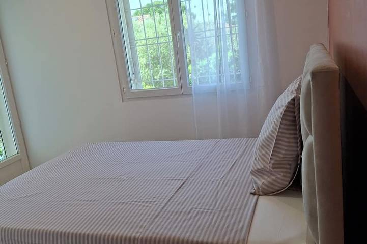 Lady Rose Nîmes : Large Charming House with Garden, Ideal for Groups (14 pers) in Caissargues, Region de Nimes