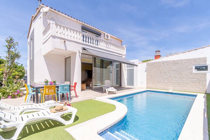 Chalet para 8 personas, con terraza y jardín en Ampuriabrava