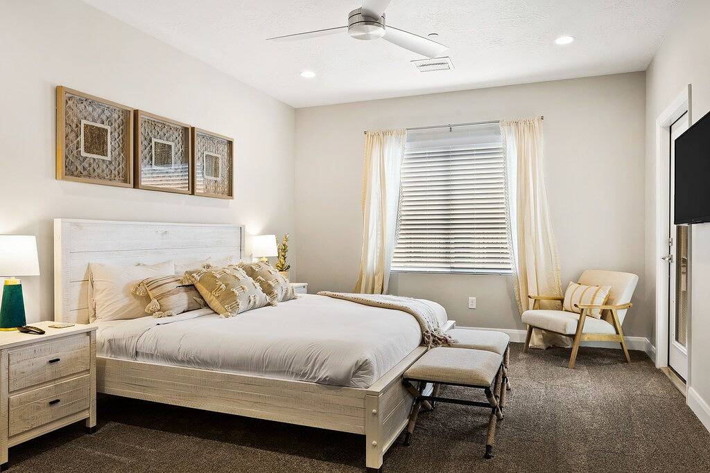 Zion Village Modern Escape | Heated Pool + Spa in Hurricane, Zion Nationalpark