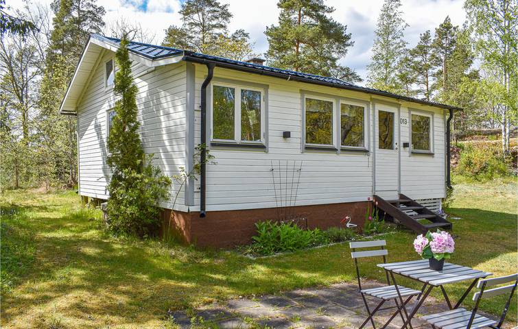 Hus för 4 Personer med trädgård in Östergötland