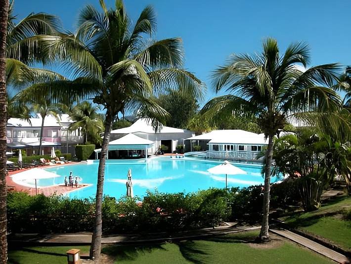 Gîte pour 4 personnes, avec terrasse et jacuzzi ainsi que jardin et piscine à Saint-François - 3