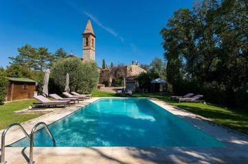 Location de vacances pour 12 personnes, avec jacuzzi et jardin à Castellina in Chianti