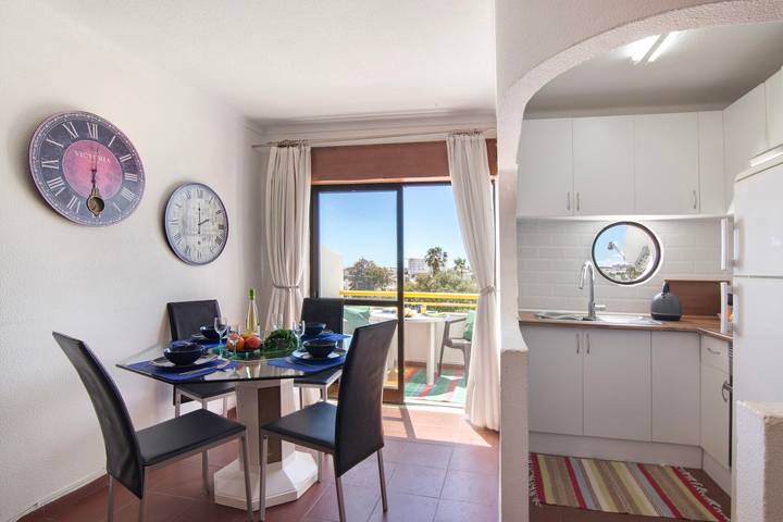 Apartamento inteiro, Apartamento 'Montechoro' com varanda e acesso Wi-Fi in Monte Choro, Albufeira e Olhos de Água