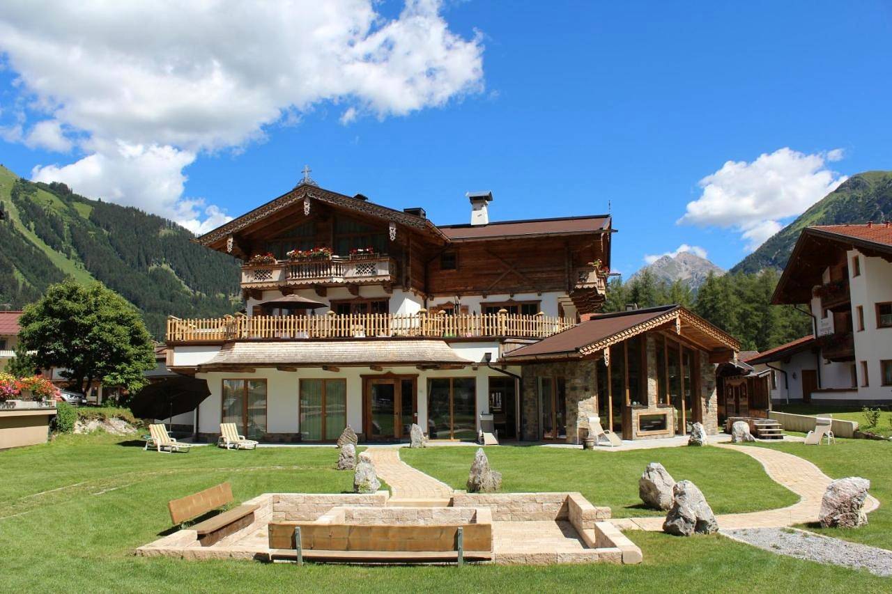 Chaletresort Lech in Holzgau, Allgäuer Alpen (Österreich)