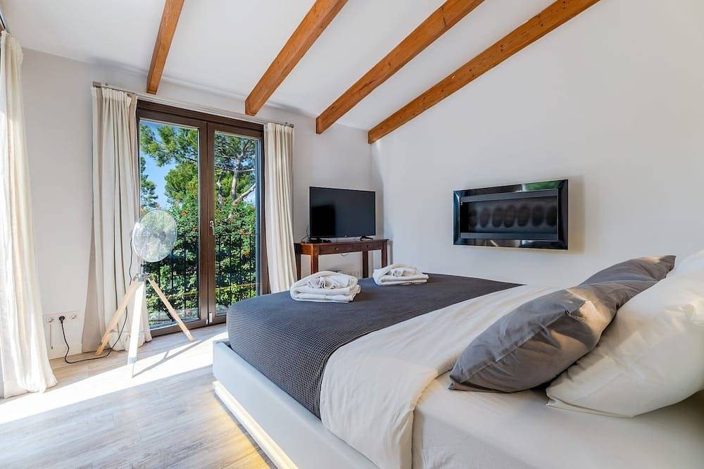 Luxury Private Holiday Villa with Private Pool, Mallorca Villa 1050 in Portals Nous, Calvià