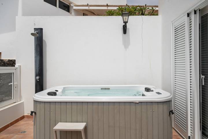 Holiday Home 'Apartamento Garden' with Sea View, Terrace, Jacuzzi and Wi-Fi in La Asomada, Tías
