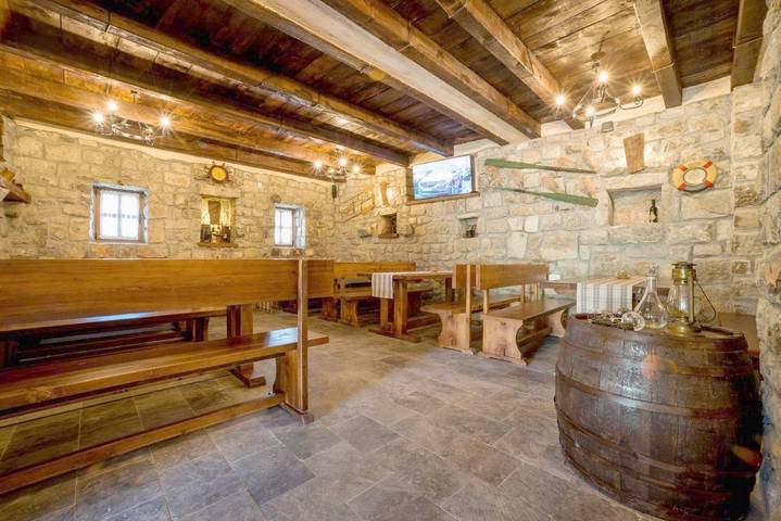 Villa für 19 Personen, mit Balkon und Terrasse sowie Garten und Pool in Montenegro - 3