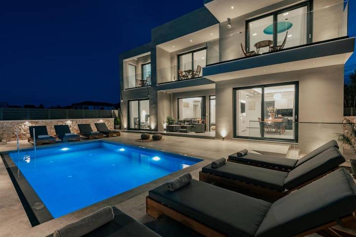 Villa for 12 people, with balcony in Laganas