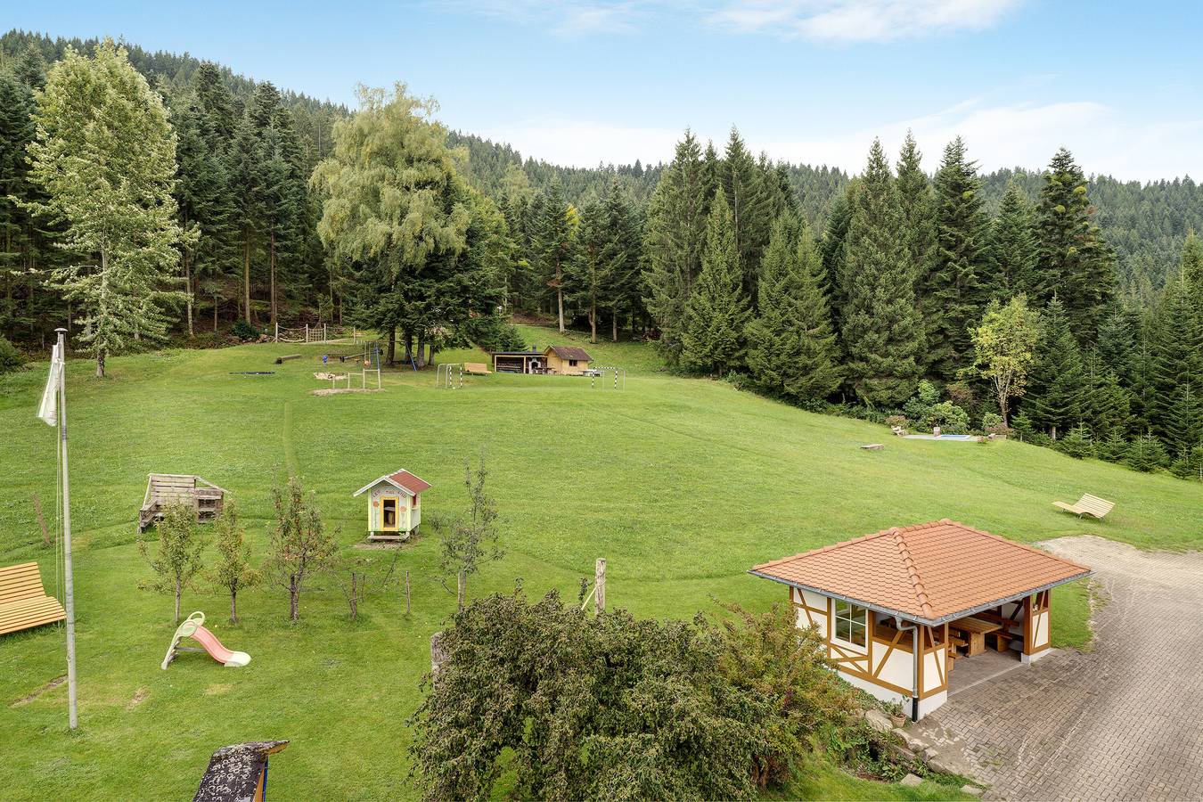 Ganze Wohnung, Löcherhansenhof: Ferienwohnung '6' mit Bergblick, Gemeinschaftsterrasse und Wi-Fi in Bad Peterstal-Griesbach, Mittlerer Schwarzwald