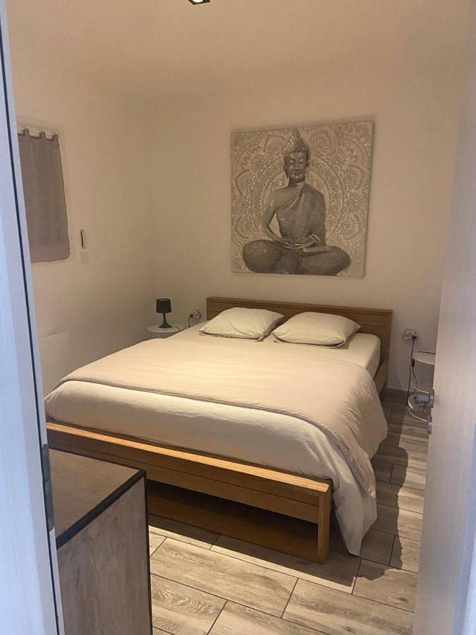 Appartement entier, One-Bedroom Apartment in Venouse, Région d'Auxerre