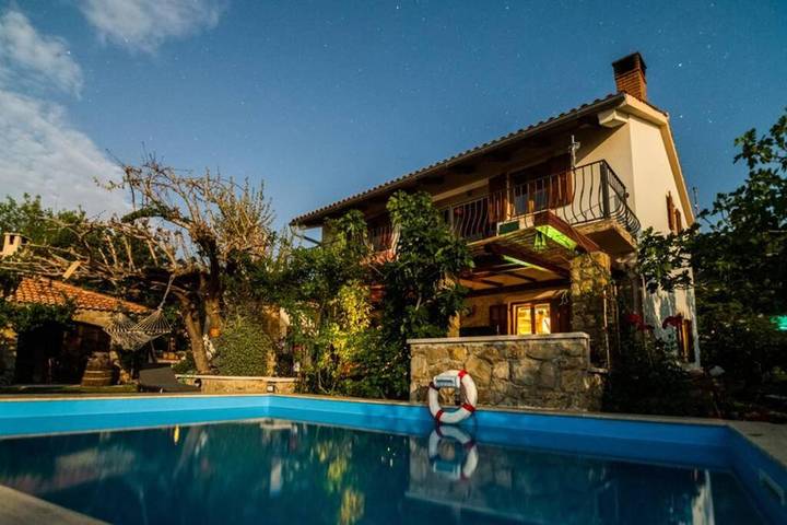 Villa für 8 Personen, mit Balkon und Terrasse sowie Garten und Pool in Banjol - 3