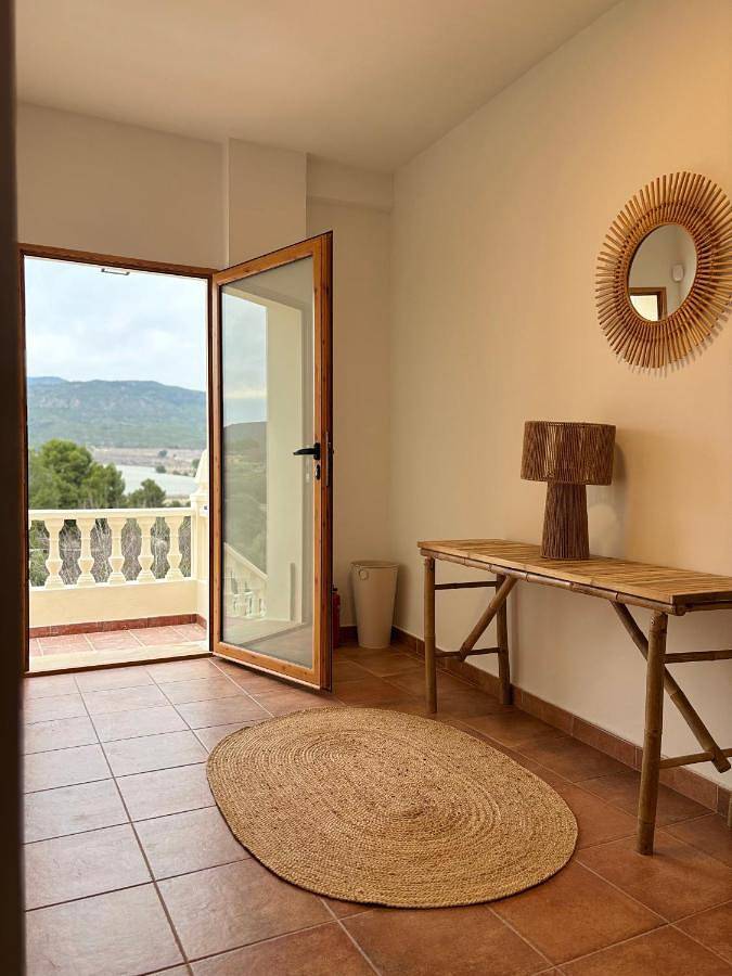 Casa rural con piscina para 12 personas, con vistas además de piscina y jardín en Moratalla